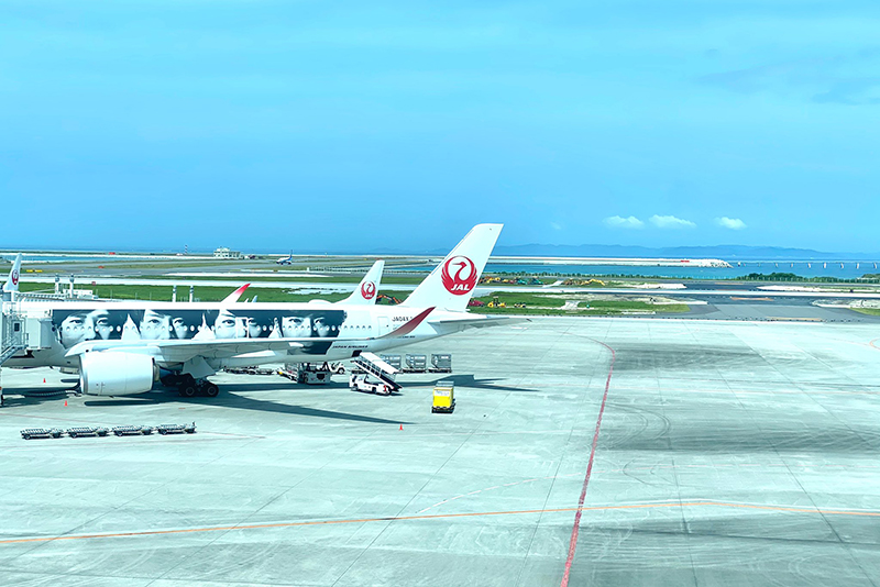 沖縄旅行を楽しもう「那覇空港」日本航空（JAL）